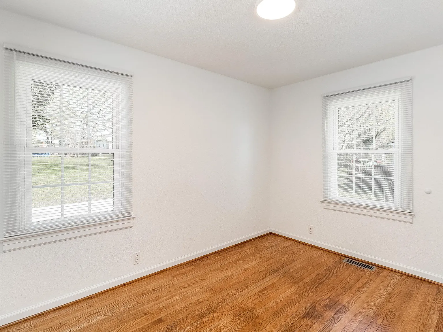 1408 Walnut St — Photo 2
