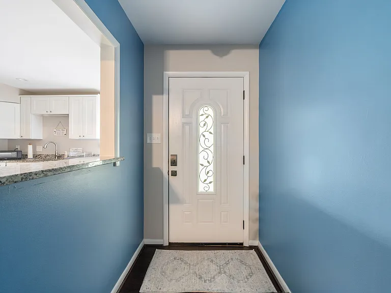 1902 Cambridge Dr — Photo 7