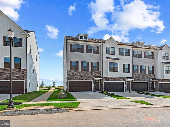 2nd image of 413 Ensemble Way