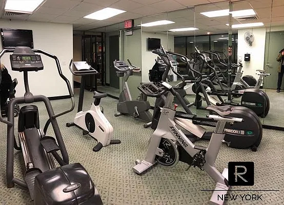 Sold by R New York | media 28