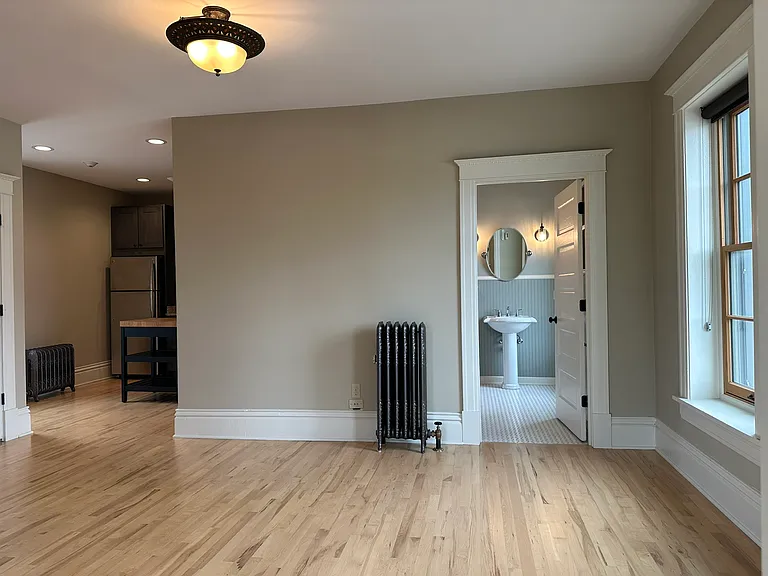 129 S Batavia Ave #2EAST — Photo 13