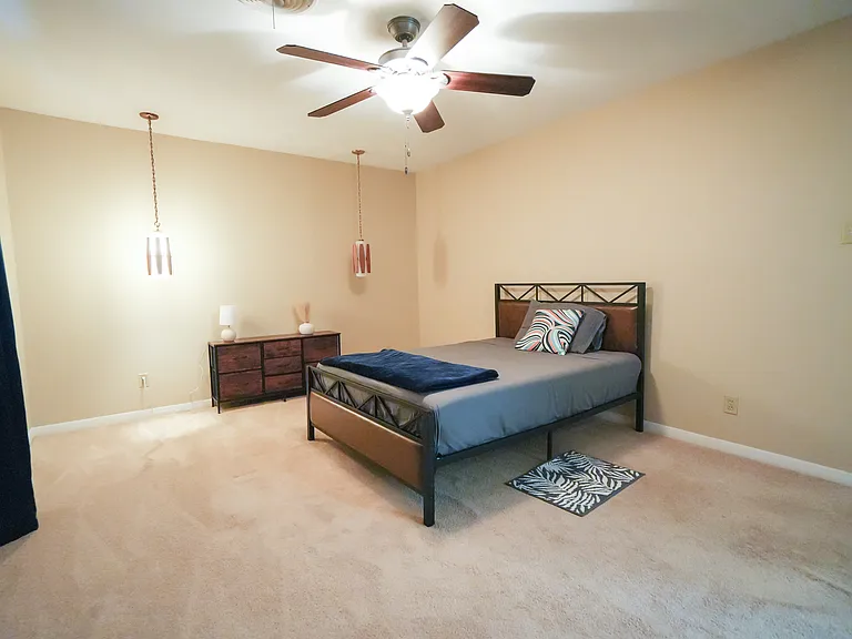 1702 Ivie Lee St — Photo 10
