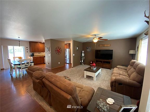 3rd image of 211 Davies Dr