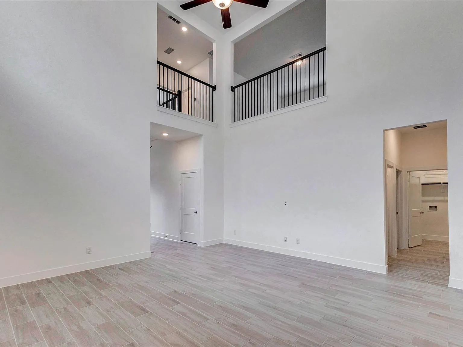 4 bed, 3.0 bath, 3029 sqft, $4,200 — Photo 3
