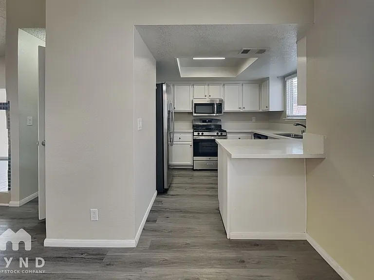 5825 Goodsprings Ct — Photo 5