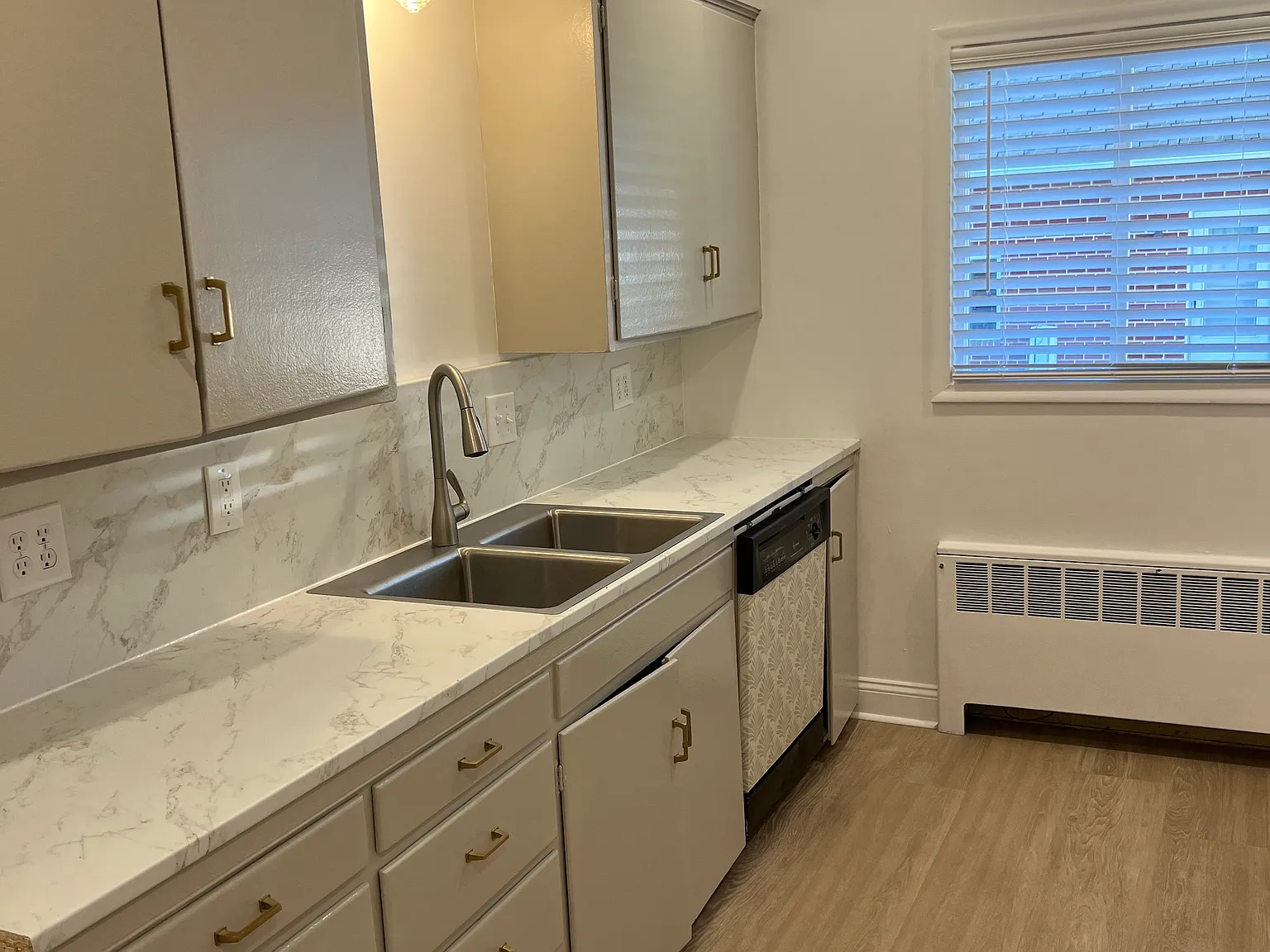2 bed, 1000 sqft, $1,200 — Photo 1