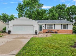 621 Deerfield Rd, Chatham, IL 62629