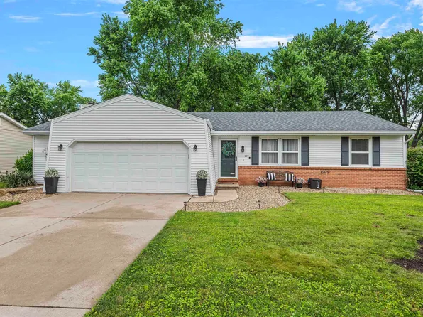 621 Deerfield Rd, Chatham, IL 62629