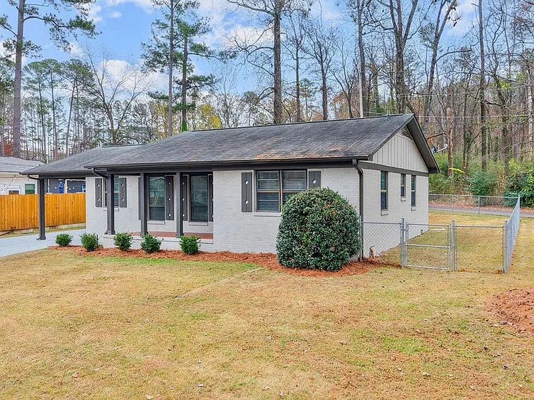 969 Oak Grove Rd — Photo 2