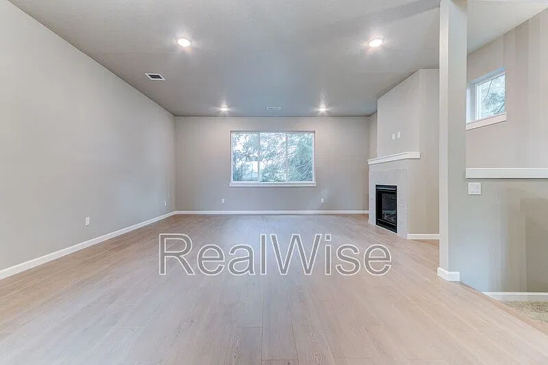 3 bed, 3.5 bath, 1702 sqft, $2,250 — Photo 4
