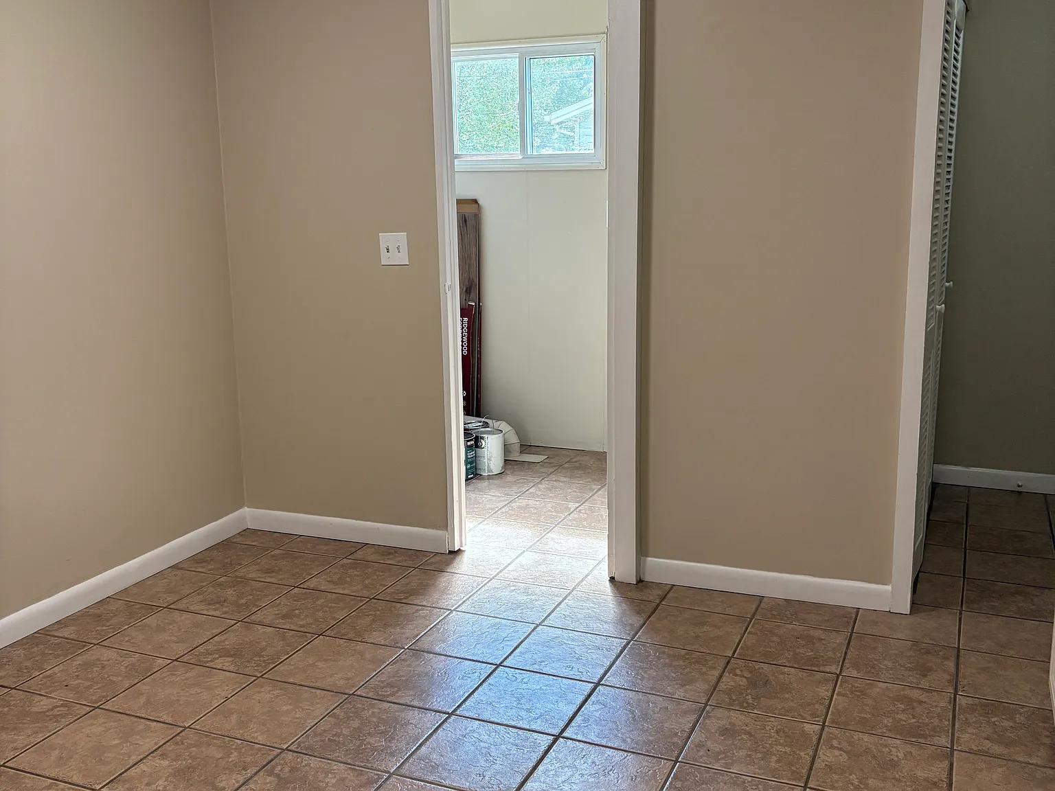 3 bed, 960 sqft, $1,400 — Photo 3