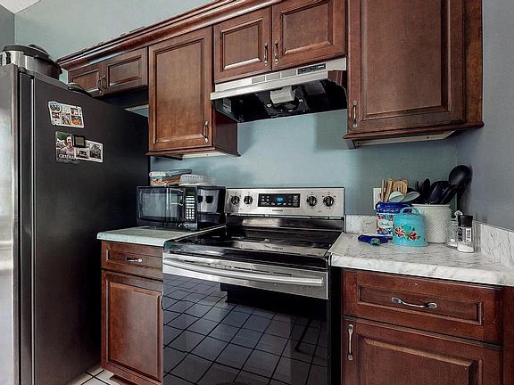 5th image of 9458 Parker Place Dr