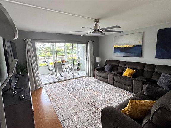 3rd image of 600 Valley Stream Dr APT F6