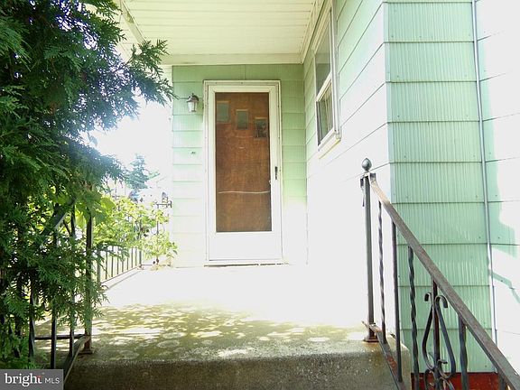 3rd image of 2131 N Sherman St