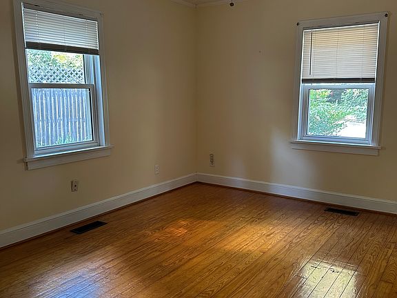 5th image of 817 Clay St