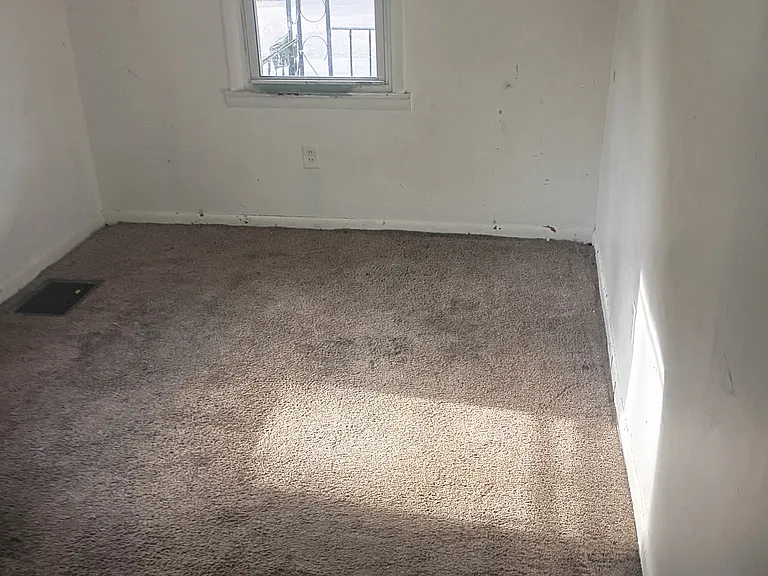 1263 W Green St — Photo 3