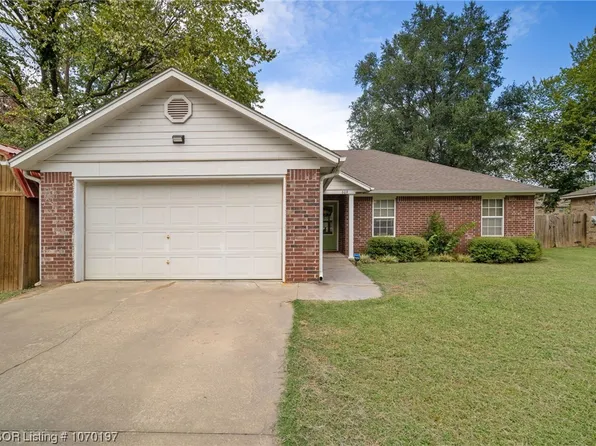 609 W Redwood Ave, Sallisaw, OK 74955