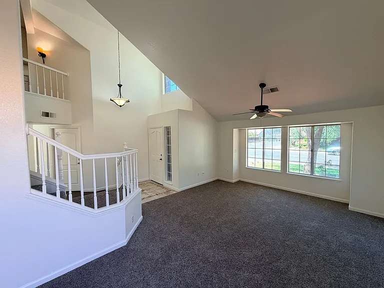 937 Neal St — Photo 6