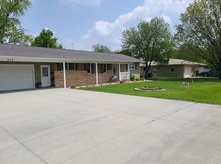 302 E Koopman Dr, Flanagan, IL 61740