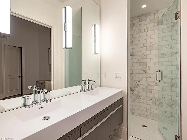 740 Banyan Blvd — Photo 22