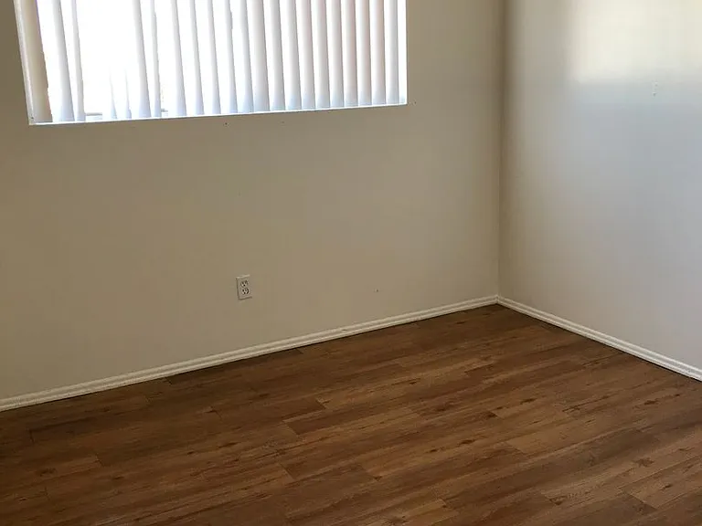 508 S Victoria Ave — Photo 16