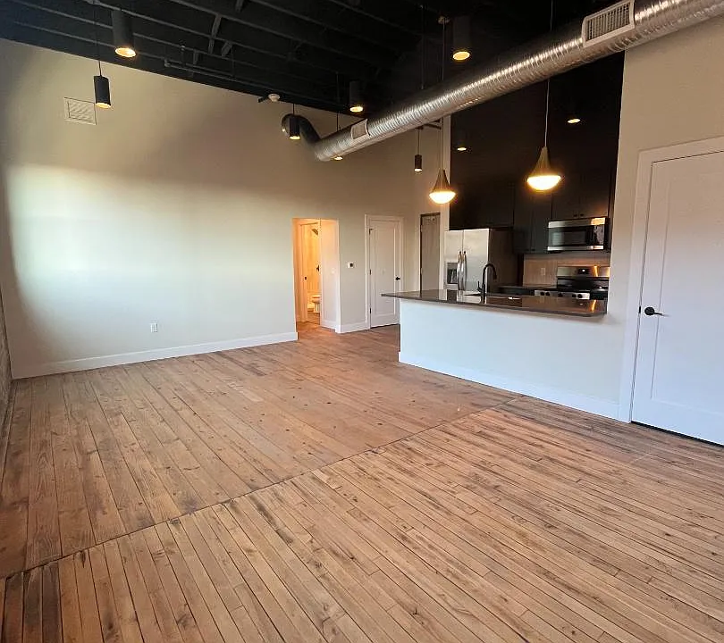 31 N Huron St #402