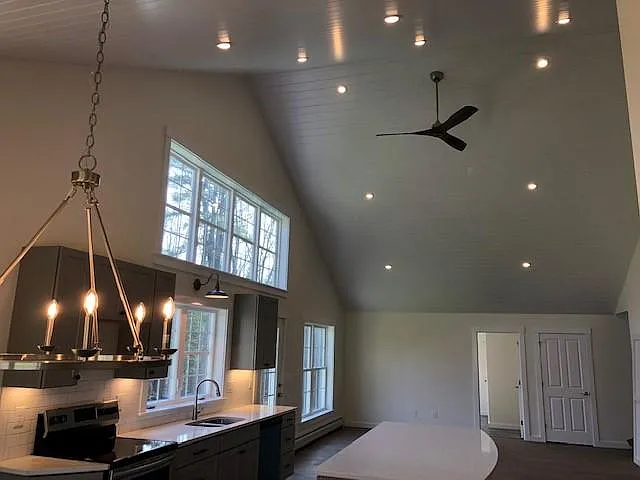 Kitchen/Dining Room 4