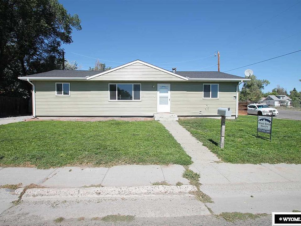 1st image of 322 Kinnikinnick Dr