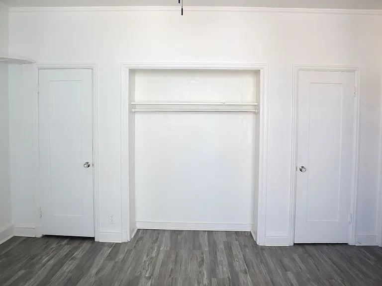 St. Charles Studio Apartments — Photo 11