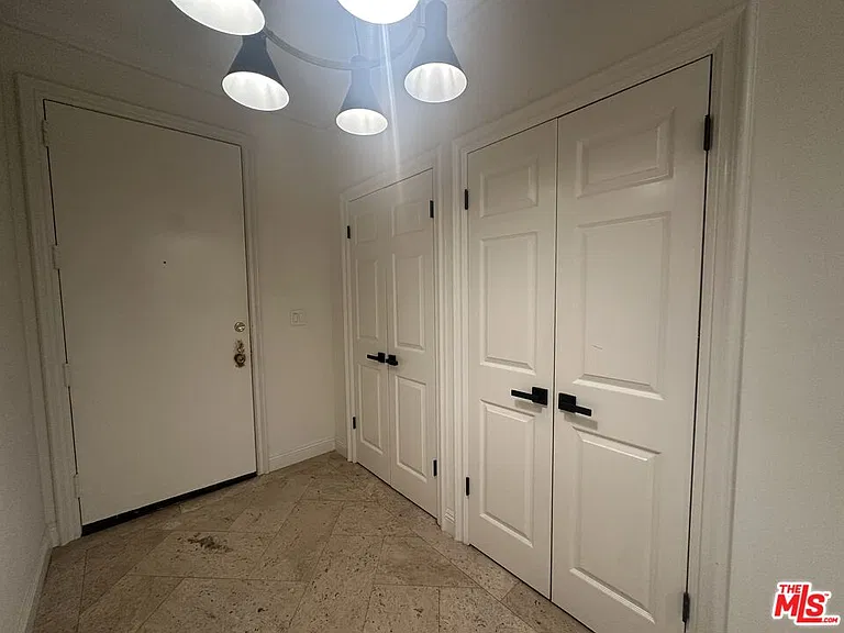 324 N Palm Dr #206 — Photo 23