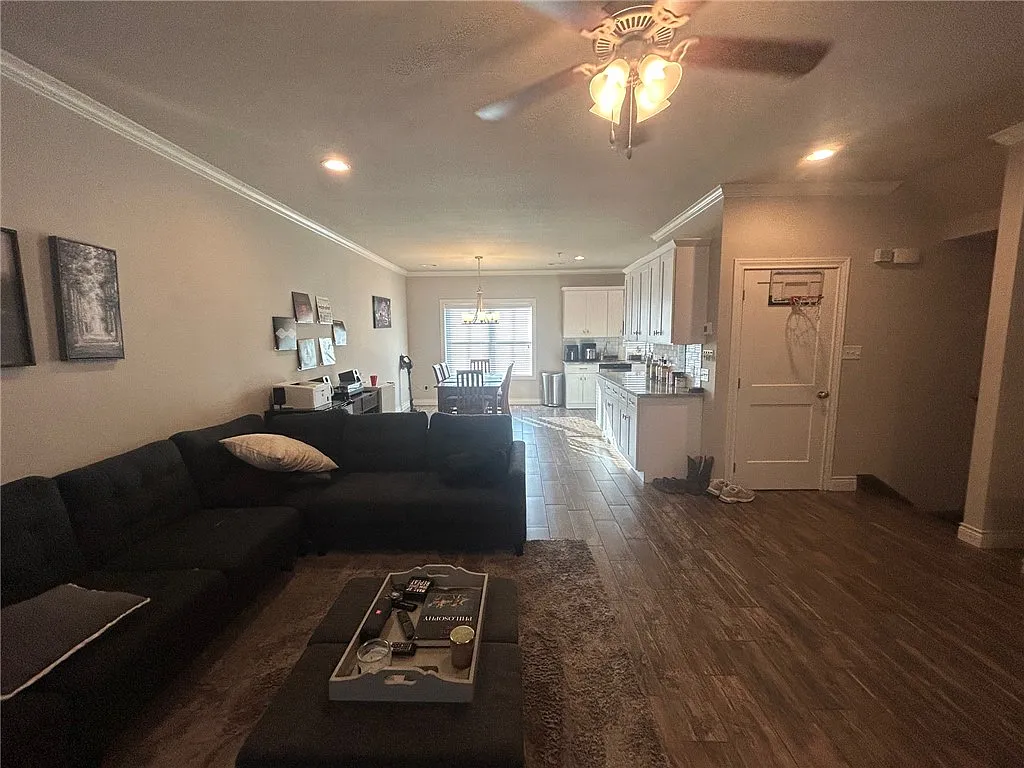 4 bed, 1758 sqft, $3,250 — Photo 4