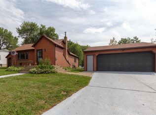 1204 Parker St, Cedar Falls, IA 50613