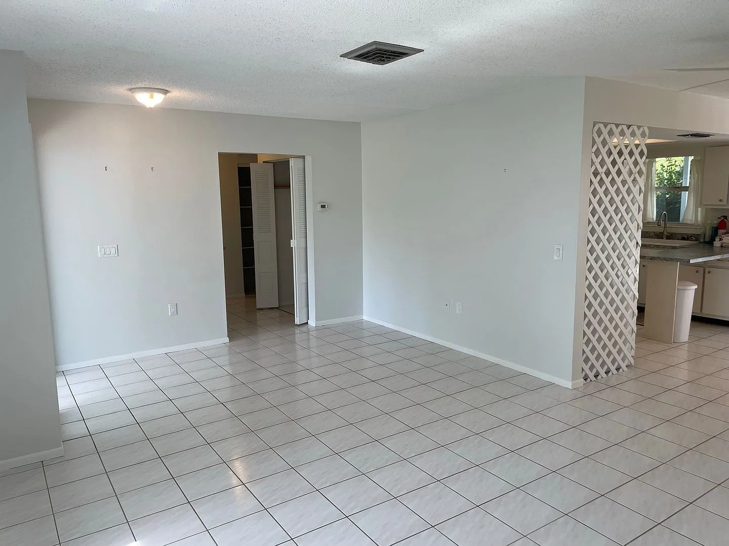 Charming, Move-In Ready 2BR/2BA Single-Family Home with Huge Fenced Yard in Venice! — Photo 3