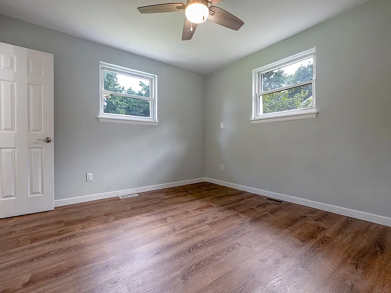 1104 Washington Dr — Photo 17