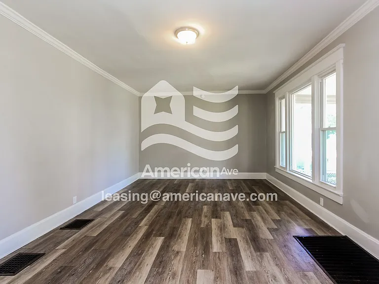 692766_004_living_room_13979165.jpg
