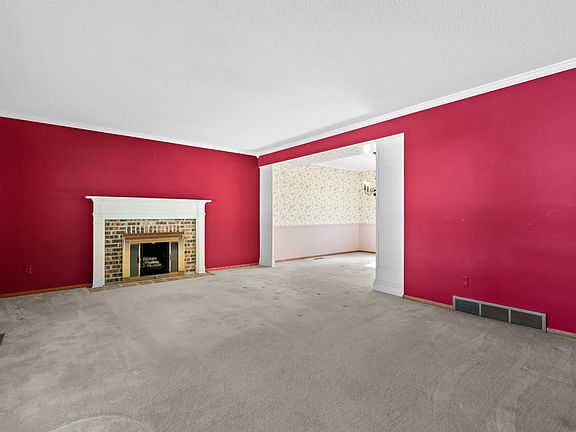 3rd image of 2110 Valkyrie Dr NW