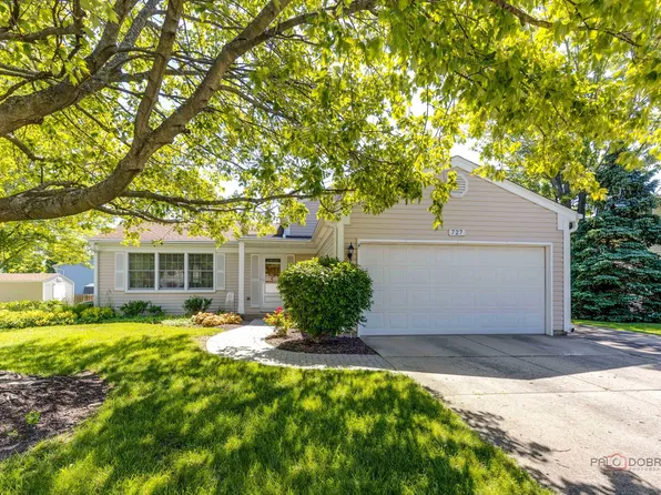 727 Whitehall Ct, Schaumburg, IL 60194