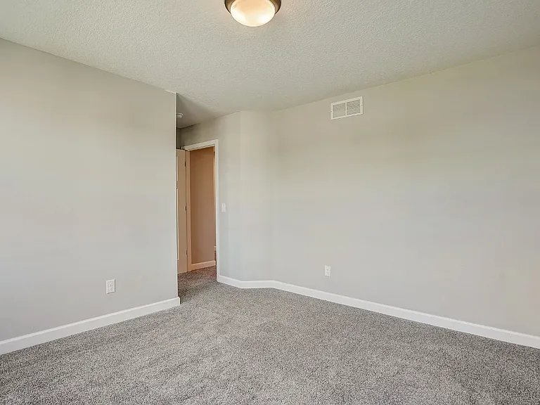 2876 Kensington Ave NE — Photo 6