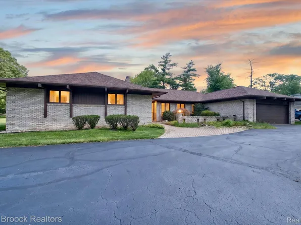 22262 Chatsford Circuit, Southfield, MI 48034