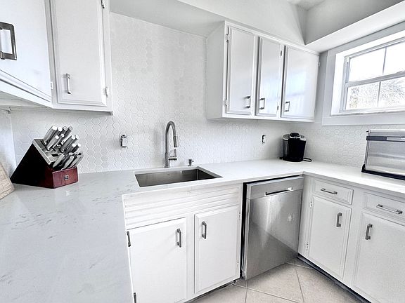 5th image of 1441 Ocean Dr APT 206