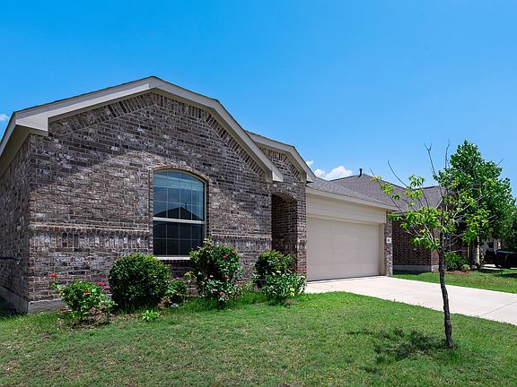2nd image of 1112 Mahogany Ln
