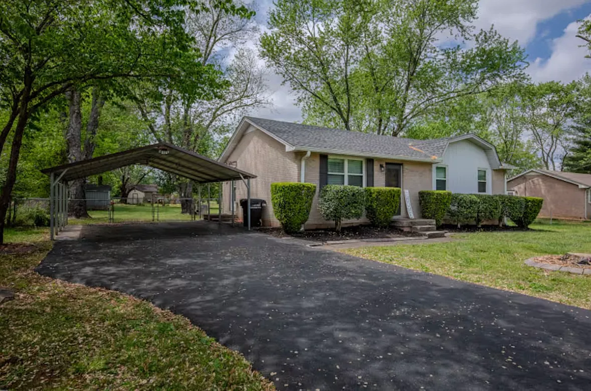 3 bed, 1.5 bath, 1100 sqft, $3,200 — Photo 4