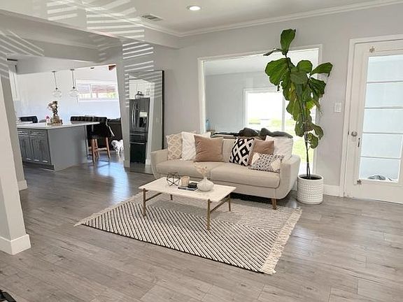 5th image of 7848 Wexford Ave