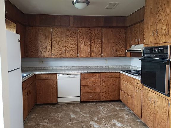 3rd image of 3327 Cimmaron Ave