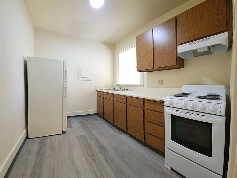 Florence Apartments — Photo 15