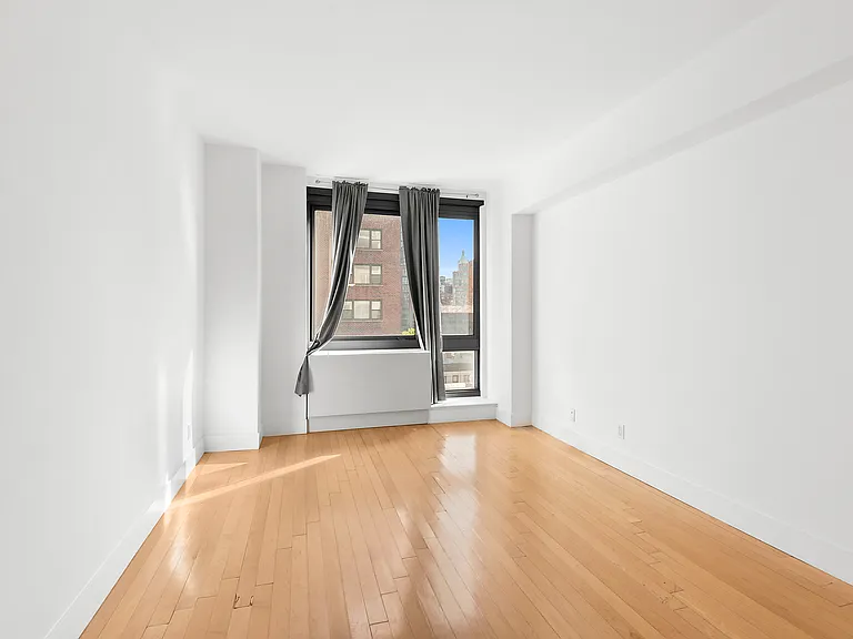 242 E 25th St #9A — Photo 14
