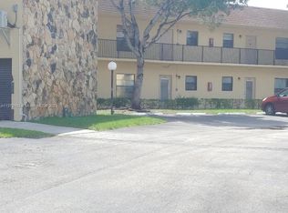 2 Briarwood Cir APT 104, Hollywood, FL 33024