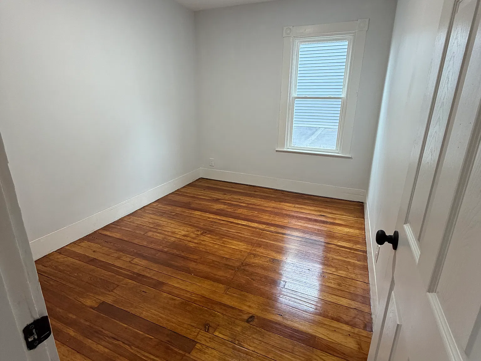 3 bed, $2,300 — Photo 3