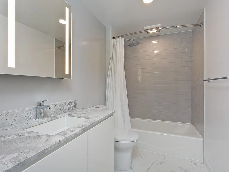 987 Queen St #2516 — Photo 8