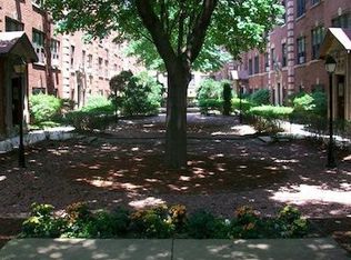 526 W Addison St APT 218, Chicago, IL 60613